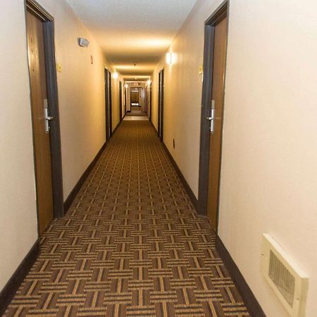 Super 8 By Wyndham Concordia Otel Dış mekan fotoğraf