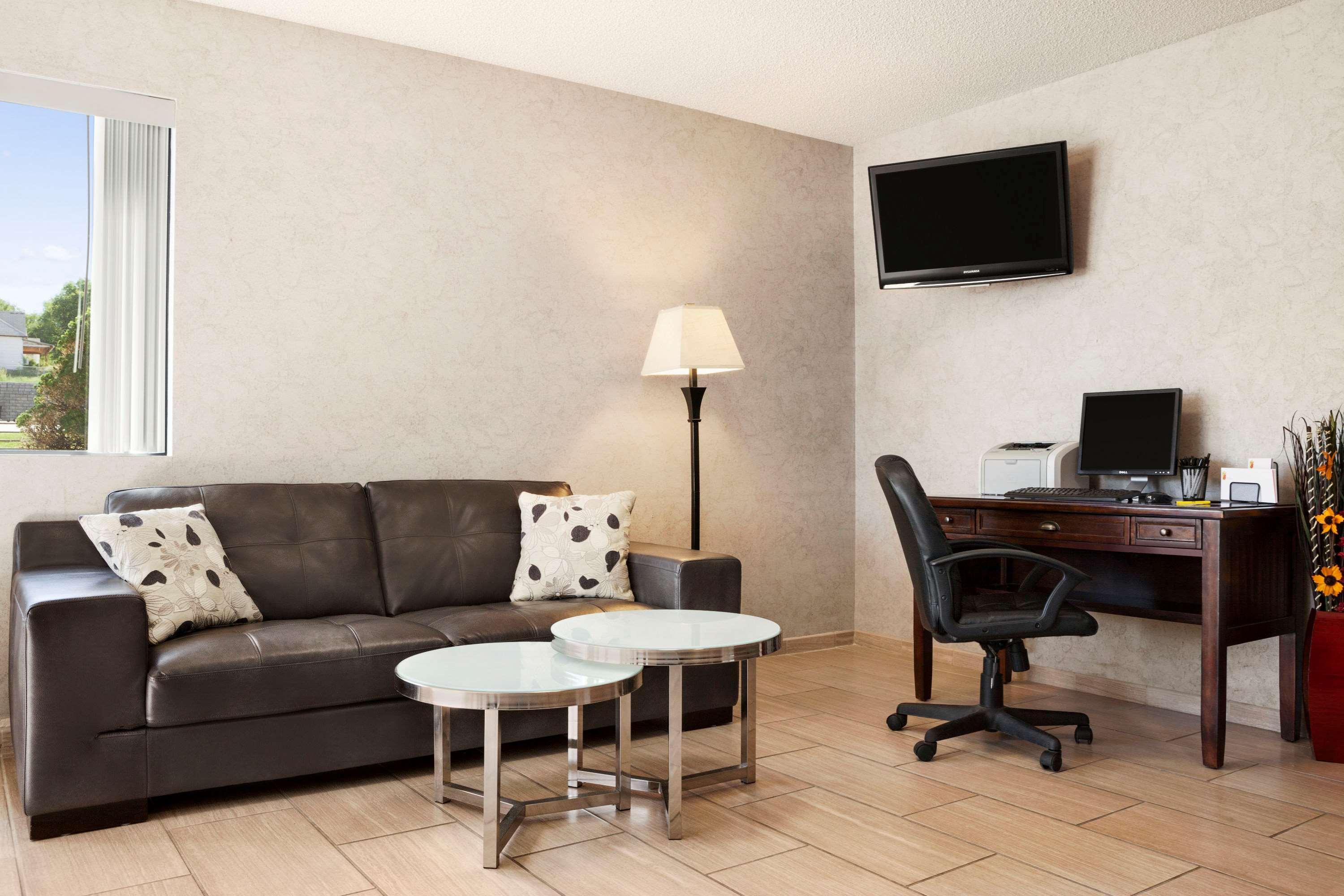 Super 8 By Wyndham Concordia Otel Dış mekan fotoğraf