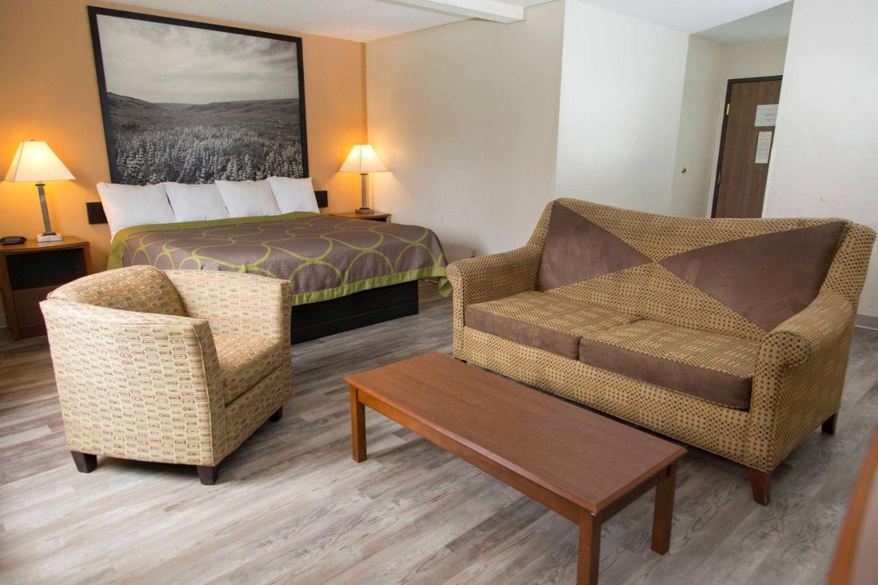 Super 8 By Wyndham Concordia Otel Dış mekan fotoğraf
